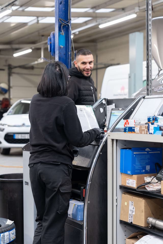 Intérieur de l'atelier du garage